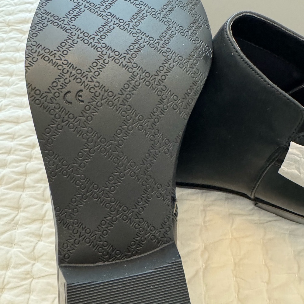 Vionic Millie black leather bootie with silver buckle & side zipper - 9.5W NEW - Picture 8 of 13